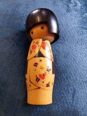 EXQUISITE RARE Signed Japanese Syogo Kokeshi 7" Wooden Doll